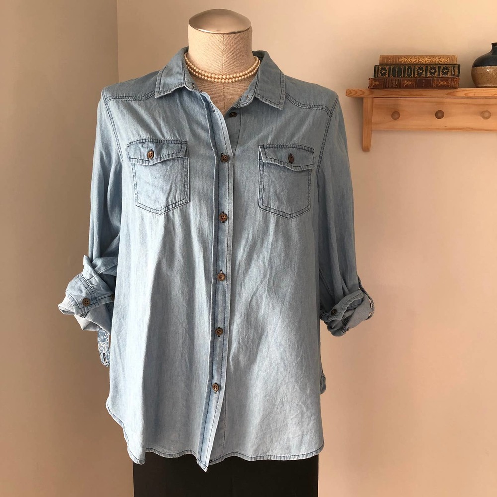 Eden and Olivia women's medium denim shirt button up tab sleeves chambray top